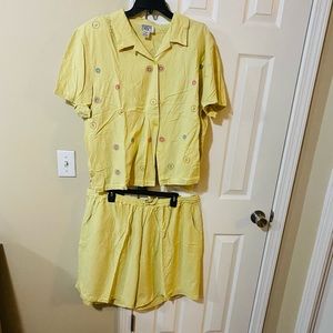 🚨🎁 100% silk Vintage Cervelle 2 piece designed short set!!! 3 X women!💛🌞